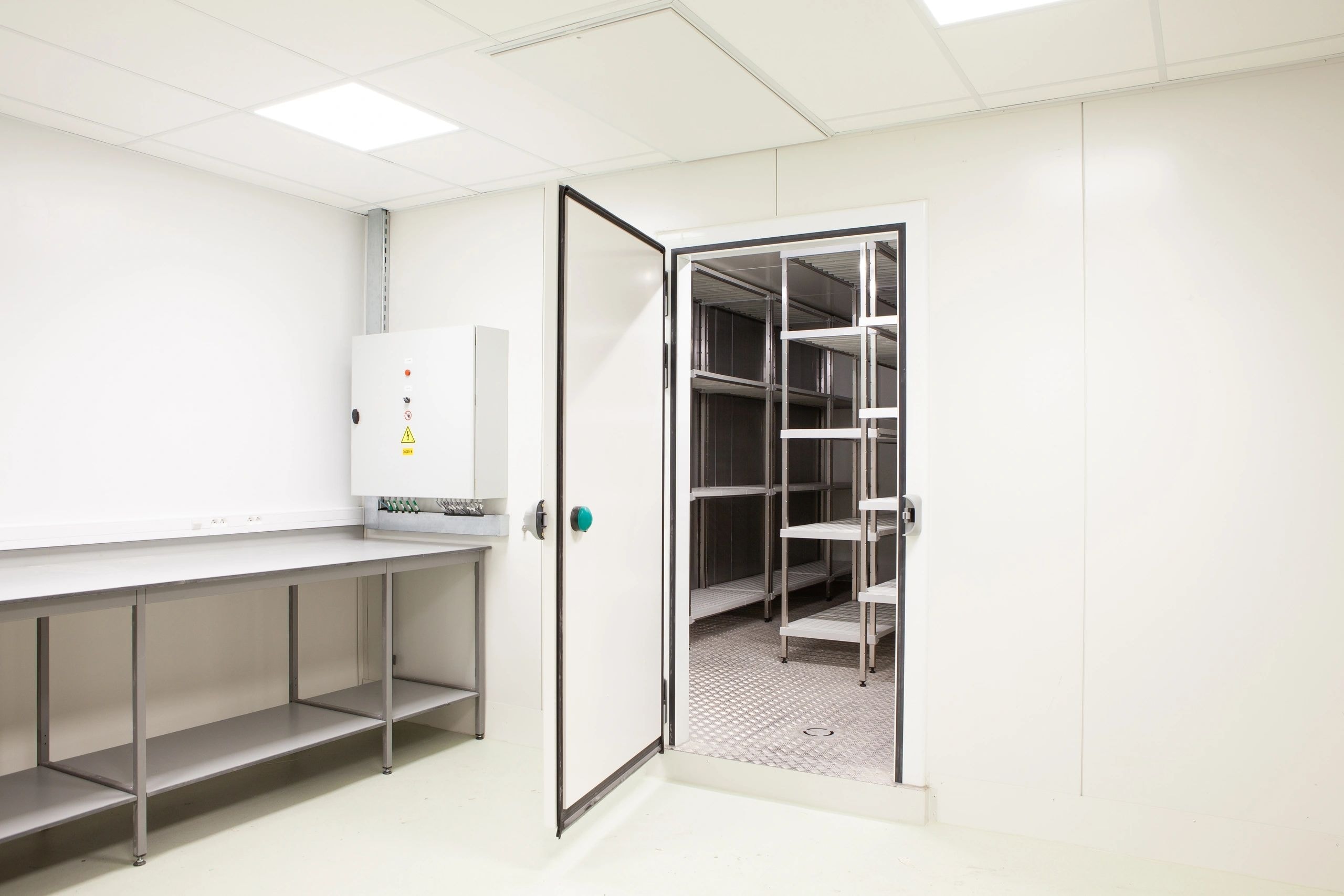 Industrial cold storage unit